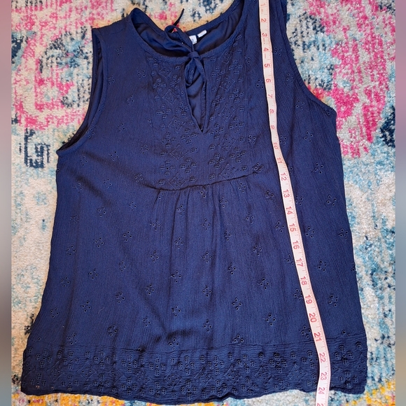 COPY - Gap navy sleeveless eyelet top women's Medium - Picture 8 of 8